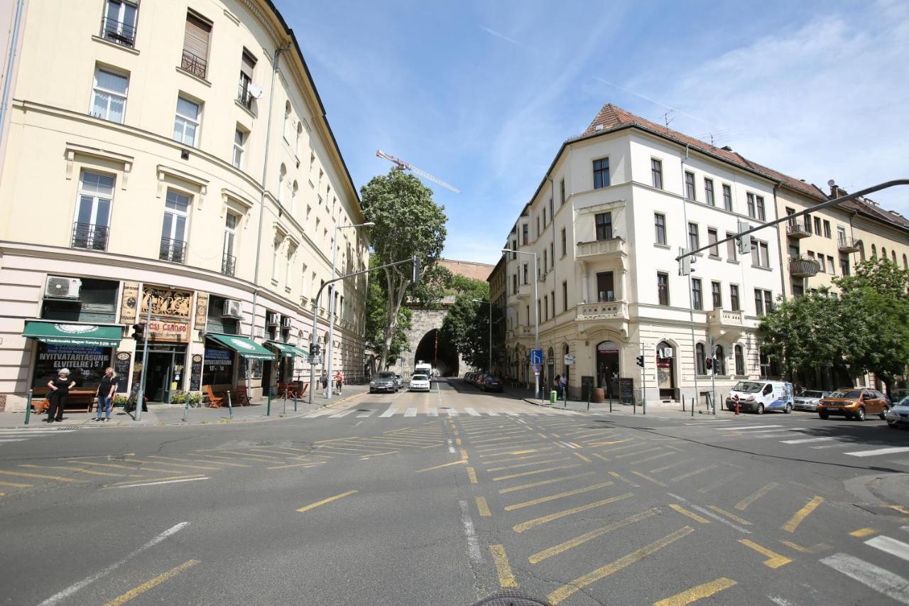 Apartamento Castle Courtyard Hideaway Budapest Exterior foto